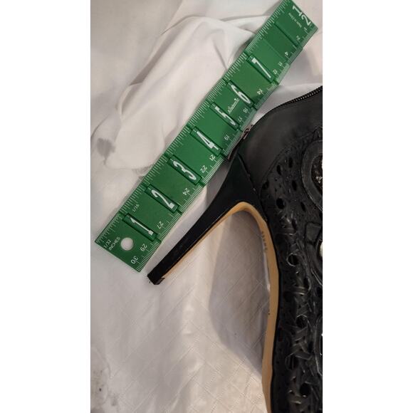 Vince Camuto Shoes Womens Size 9.5 Lace Up Heels VC-Jillie Cutout Leather - Picture 2 of 7